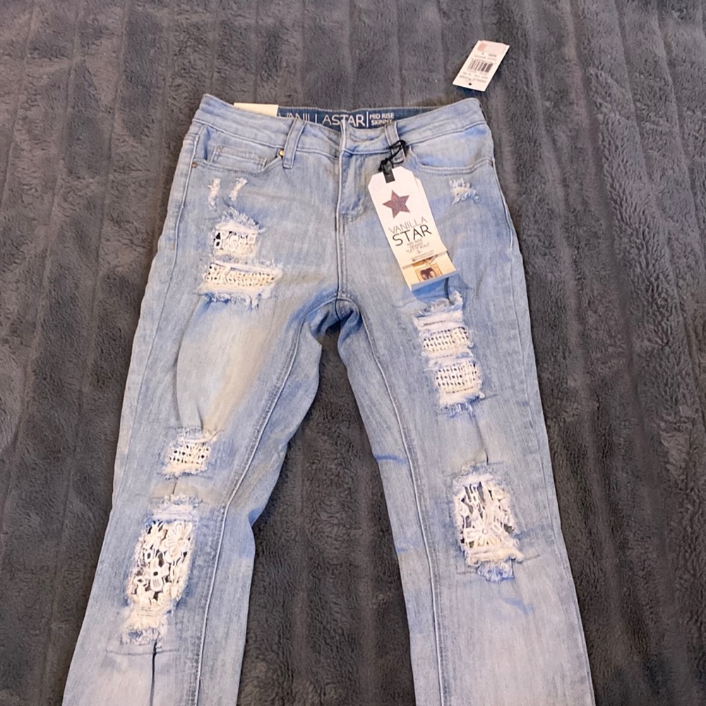 Vanilla Star mid rise skinny jeans. Never been worn, brand new with tags.